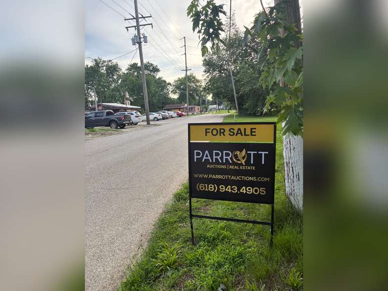 *NEW LISTING* 1003 Ash Street, Lawrenceville, IL