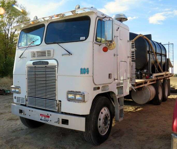 T-110 1986 Freightliner 8664T Cab Over Truck 