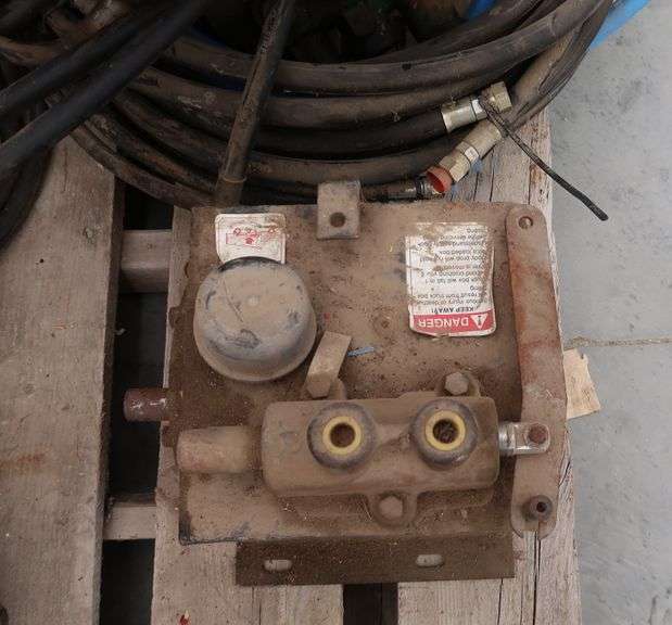 V-1090 Hydraulic Parts - Pickett Auction Service