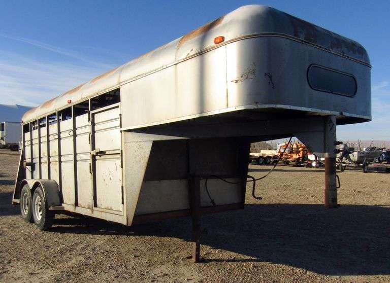 E-1058  1990 NWST Stock Trailer