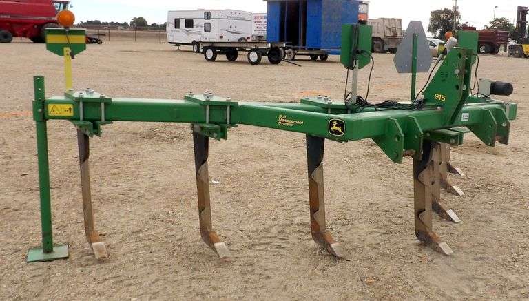 E-112 John Deere 915 V Ripper