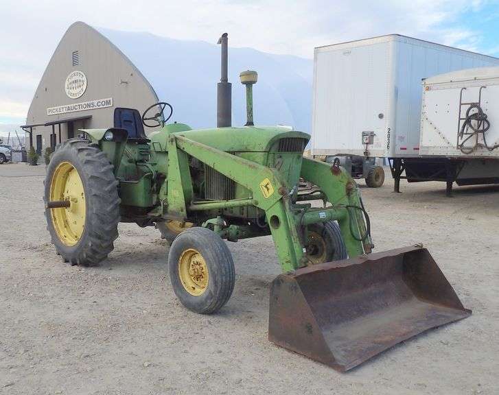E-1124 1961 John Deere 3010 Tractor W/Loader