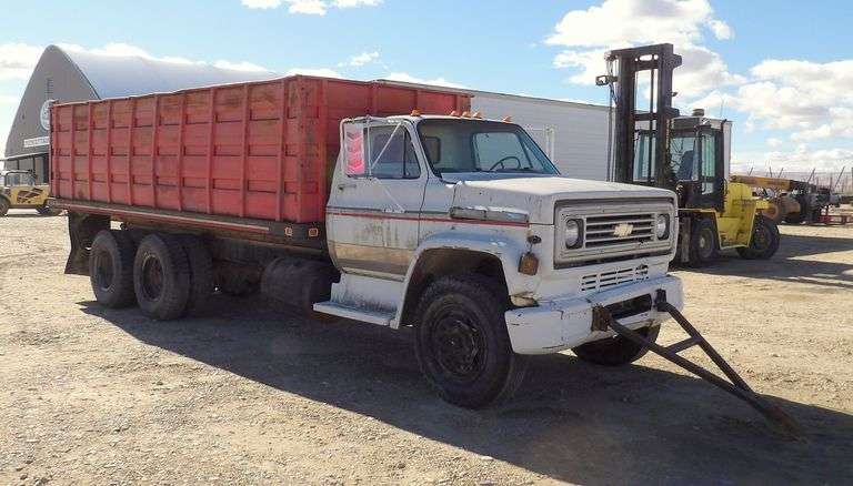 E-1061 1981 Chevy Dump Truck