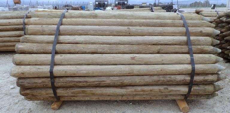 E-606 Wooden Fence Posts