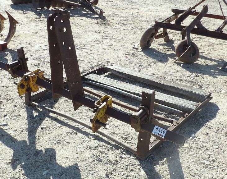 E-669 3-Point Work Platform