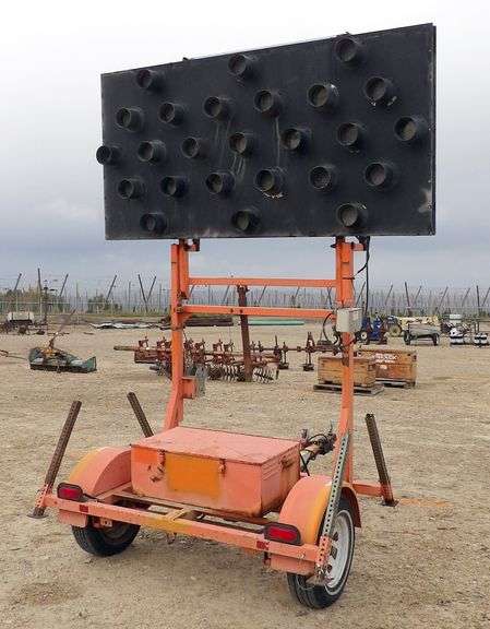 E-418 Solar Traffic Arrowboard