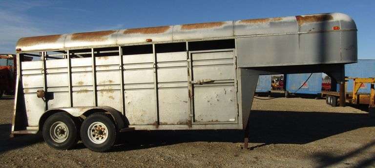 E-1058  1990 NWST Stock Trailer