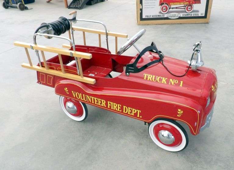 E-1121  Limited Edition Pedal Fire Truck