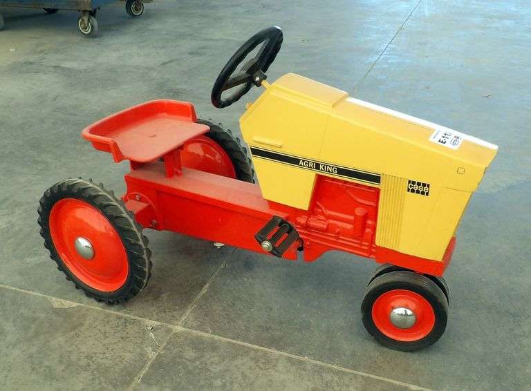 E-1120  Case Pedal Tractor