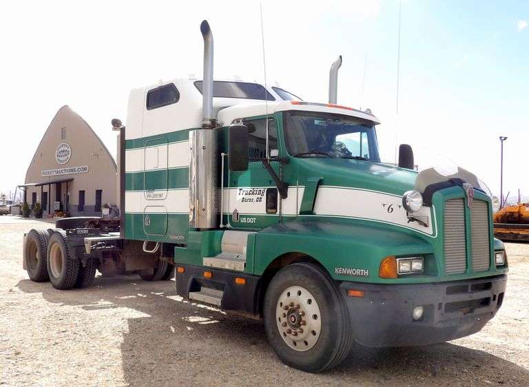 E-388  1990 Kenworth T600 Truck Tractor