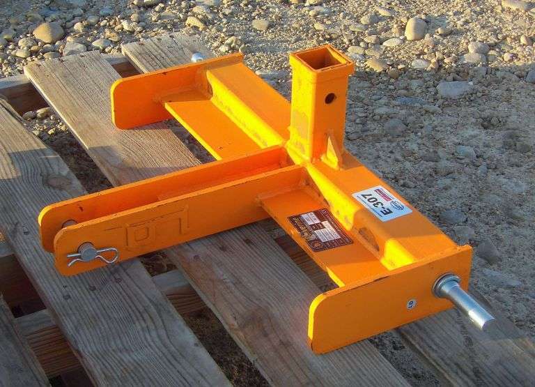 E-307  3-Point Receiver Hitch