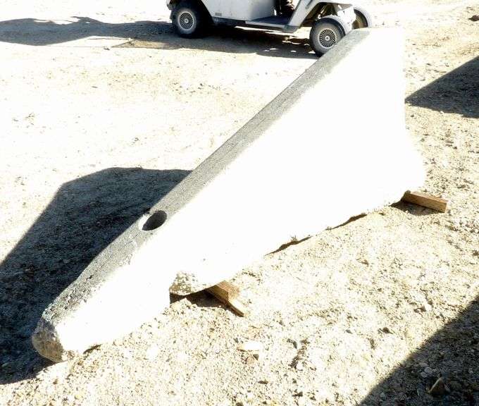 E-1123  Jersey Barrier End Cap