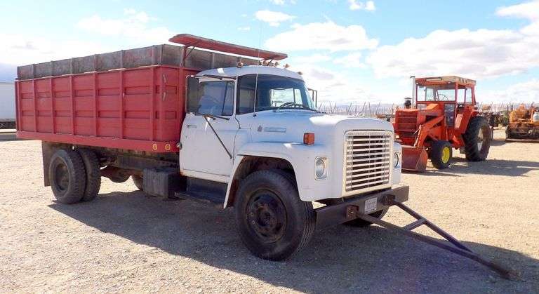 E-1062 1977 IH Loadstar 1600 Dump Truck