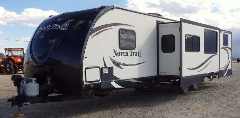 E-385 2014 North Trail Travel Trailer