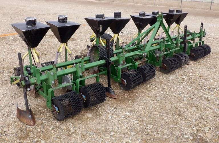 E-113 3-Point Onion Planter