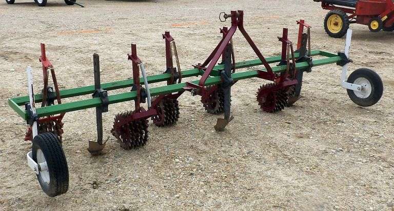 E-111  3-Point Crust Breaker