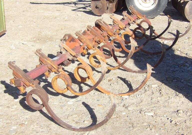 E-1037  3-Point Chisel Plow