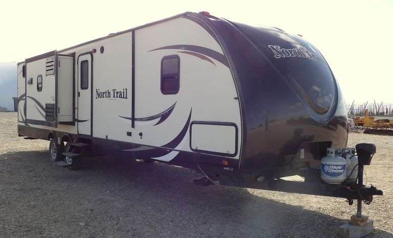 E-385 2014 North Trail Travel Trailer