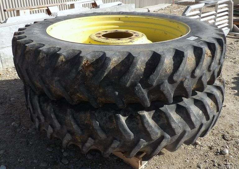 E-673 Tractor Tires & Wheels