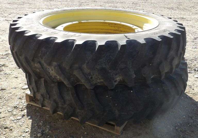 E-672 Tractor Tires & Wheels