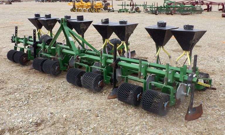 E-113 3-Point Onion Planter