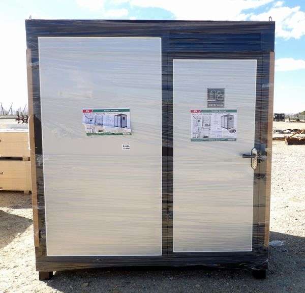 E-486 Portable Restroom