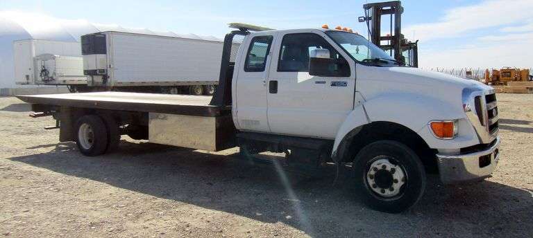 E-908  2008 Ford F-650 Roll Back Truck