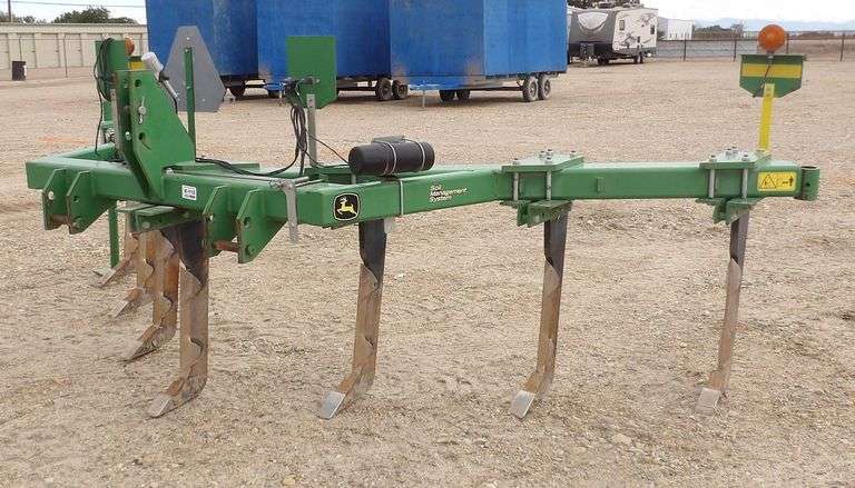 E-112 John Deere 915 V Ripper