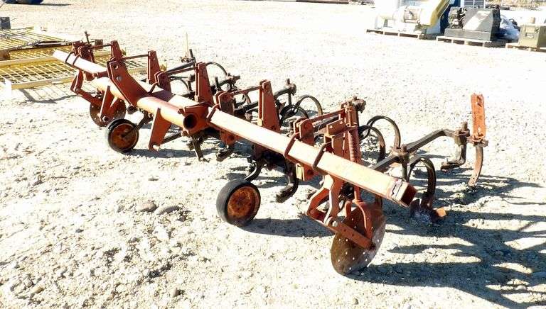 E-1093  International 3-Point Cultivator
