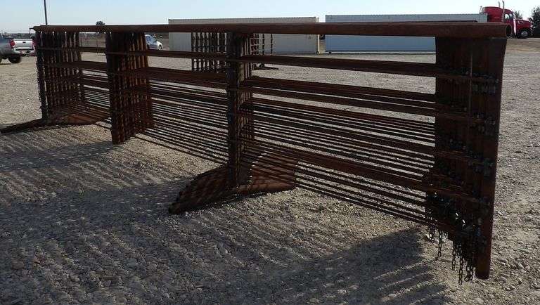 E-556 Heavy Duty 24' Freestanding Panels