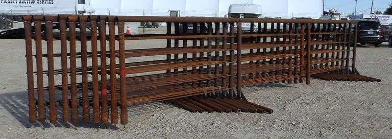 E-555 Heavy Duty 24' Freestanding Panels