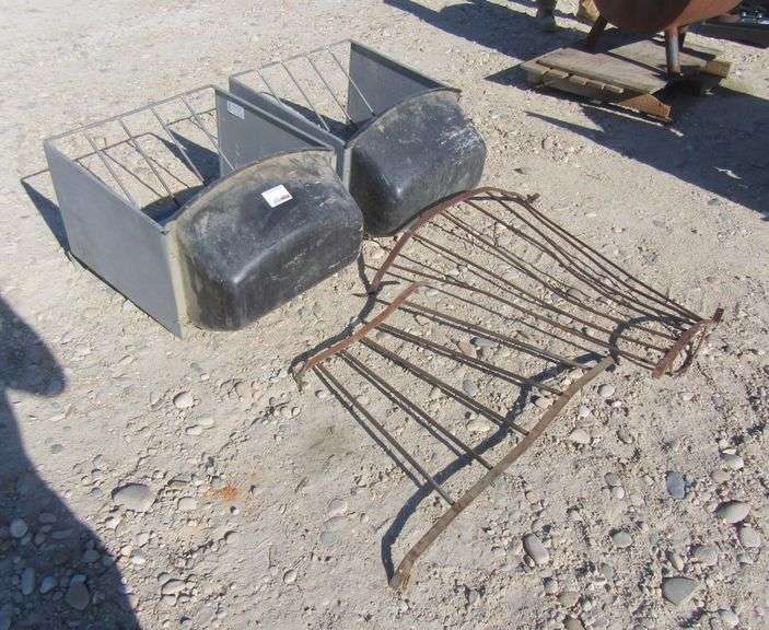 E-1108  Hang-On Feeders