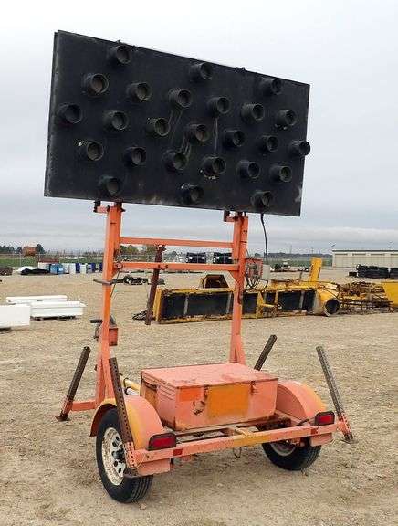 E-418 Solar Traffic Arrowboard