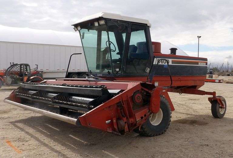 E-426 Heston 8400 Swather