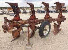 E-704  IH 4 Bottom Roll Over Plow