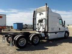 E-424 2012 Freightliner Cascadia Truck Tractor