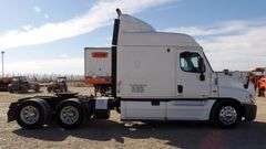 E-424 2012 Freightliner Cascadia Truck Tractor