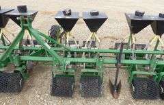 E-113 3-Point Onion Planter