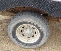 E-173 2004 Ford F-250 Extended Cab Flatbed Pickup