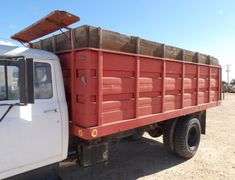 E-1062 1977 IH Loadstar 1600 Dump Truck
