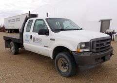 E-173 2004 Ford F-250 Extended Cab Flatbed Pickup