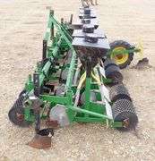 E-113 3-Point Onion Planter