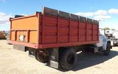 E-1062 1977 IH Loadstar 1600 Dump Truck