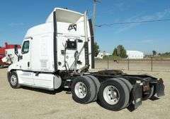 E-424 2012 Freightliner Cascadia Truck Tractor