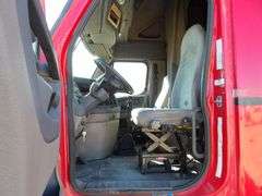 E-707 2010 Freightliner Cascadia Truck Tractor