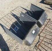 E-1108  Hang-On Feeders