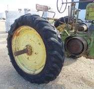 E-1051 1951 John Deere G Tractor