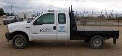 E-173 2004 Ford F-250 Extended Cab Flatbed Pickup