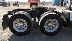 E-424 2012 Freightliner Cascadia Truck Tractor