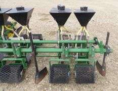 E-113 3-Point Onion Planter